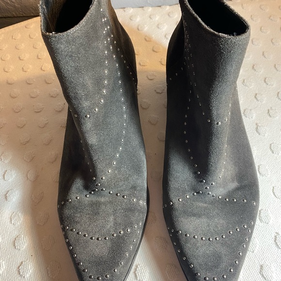 GREY CITY WOMEN'S WENDY STUDDED BOOTIE,IRON GREY - Picture 15 of 16